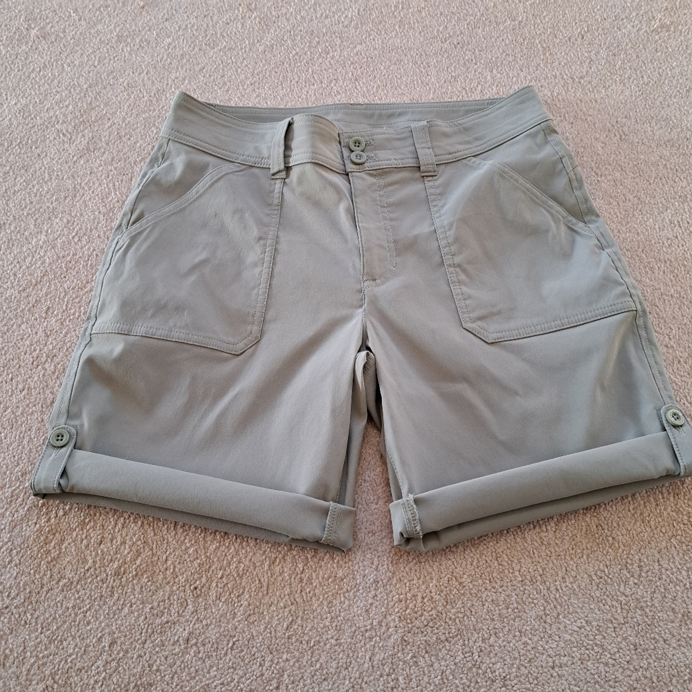 Eddie Bauer Bermuda Shorts Women's Size 4 Green Rolled Hem Neutral Shorts